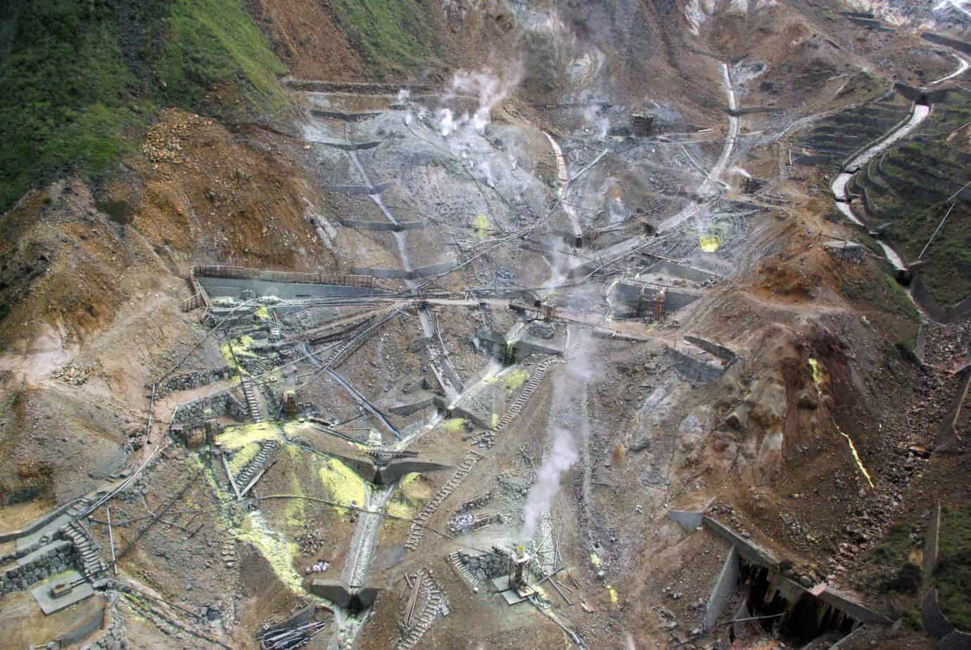 Hakone sulphur mine, view from the gondola